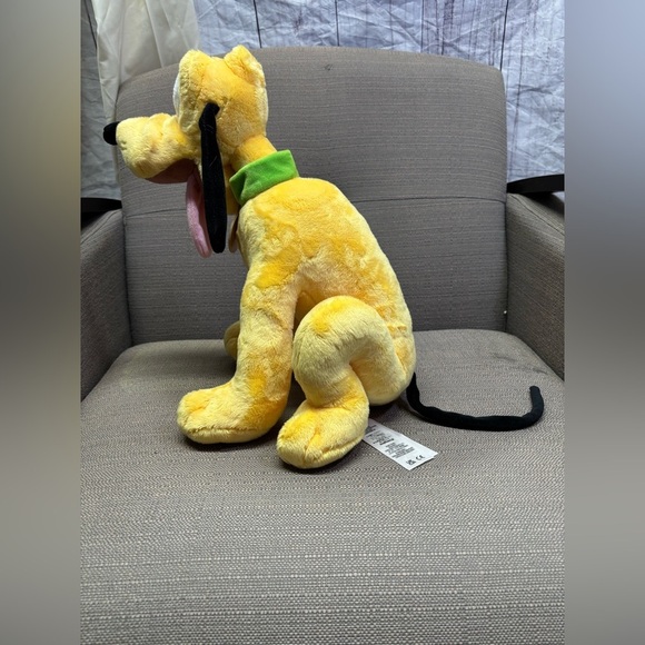 Disney Store Official Pluto Medium Soft Plush Toy, Medium 13 3/4 inches - Picture 6 of 6